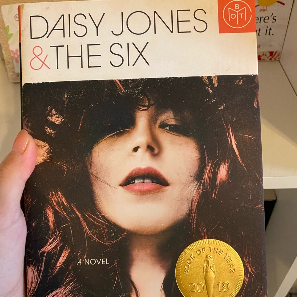 Book - Daisy Jones & the six
